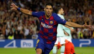 Luis Suárez festeja uno de sus goles contra el Inter