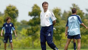 Marcelo Bielsa en un entrenamiento previo al Mundial de 2002