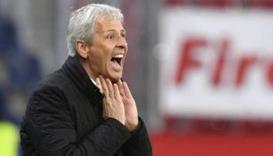 Dortmund: Lucien Favre, técnico del Borussia se lesionó festejando el gol de su equipo 