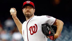 Scherzer lanza la bola en un juego de los Nationals