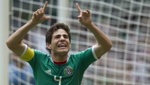 Pollo Briseño celebra un gol con la Sub 17