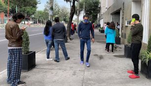 Personas salieron de sus casas tras el fuerte sismo en CDMX