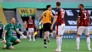 Raúl Jiménez tras anotar su gol 15 en Premier League 