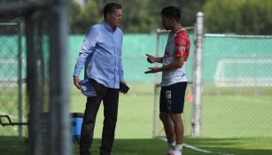 Ricardo Peláez en charla con Oribe Peralta 