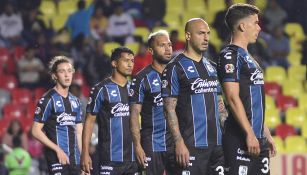 Jugadores de Gallos en el partido vs Morelia