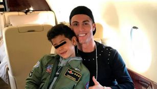 Cristiano con su hijo en un viaje