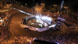 Afición Del Real Madrid festeja un título merengue en la Cibeles 