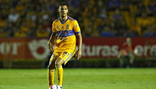 Thimothée Kolo durante un partido con Tigres