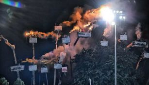 VIDEO: Aficionados rentaron 18 grúas para ver carrera afuera del estadio