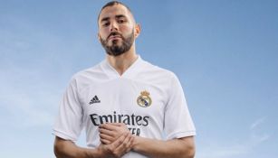 Benzema con uniforme de local