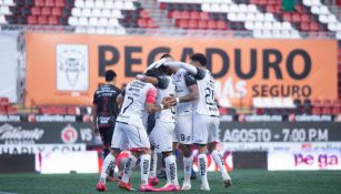 Jugadores del Atlas celebran un gol