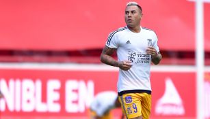 Edu Vargas calienta previo a un duelo con Tigres en Liga MX 