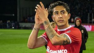 Omar Govea durante un partido con Zulte Waregem