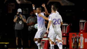 Jugadores de Orlando City celebran un gol