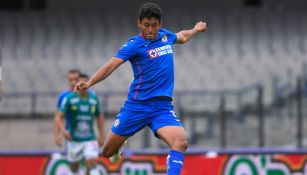 Luis Romo durante un partido con Cruz Azul