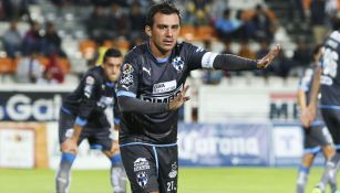 Luis Ernesto Pérez durante un duelo con Rayados en Liga MX