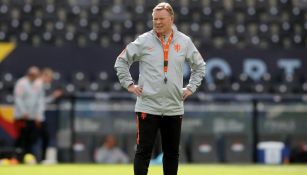 Koeman dirigiendo a Holanda