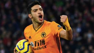 Raúl Jiménez en partido con los Wolves