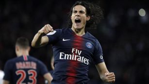 Edinson Cavani festeja un gol con el PSG 