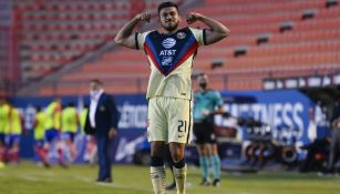 Henry Martín celebrando una anotación con América