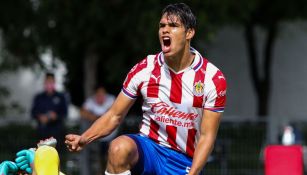 Luis Puente celebra un gol con Chivas Sub 20