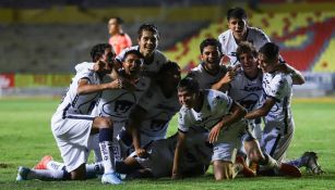 Pumas Tabasco en celebración de gol