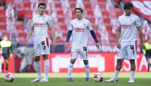 Cisneros, Brizuela y Macías en el partido contra Toluca