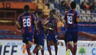 Jugadores de Atlante festejan un gol