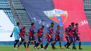 Jugadores del Atlante tras caer ante Leones Negros