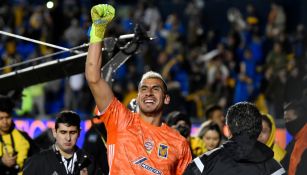 Nahuel Guzmán durante un partido con Tigres