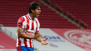 JJ Macías festeja un gol con Chivas 