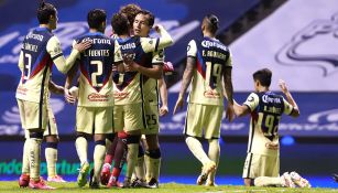 Jugadores de América festejan un gol