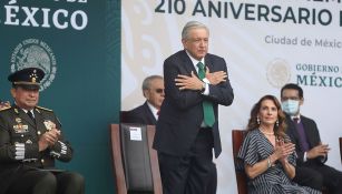 AMLO durante el desfile miliar 