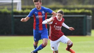 Marcelo Flores en el partido del Arsenal 