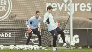 Raúl Gudiño e Iker Casillas en entrenamiento