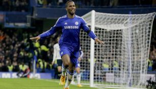 Didier Drogba festeja una anotación con Chelsea 