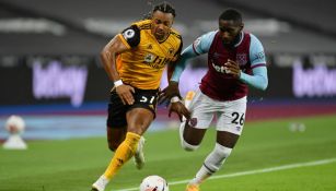 Adama Traoré en acción con Wolverhampton