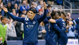 Alan Pulido festeja un gol con Kansas City