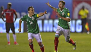 Andrés Guardado y Héctor Herrera en festejo