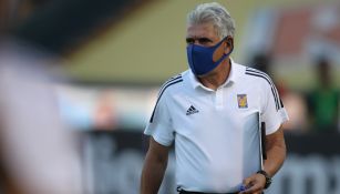 Ricardo Ferretti durante un partido con Tigres