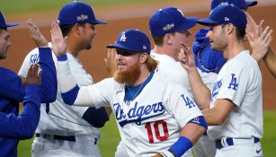 Jugadores de Dodgers, felices tras el final del encuentro