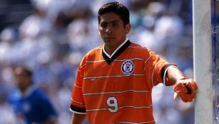 Jorge Campos como portero de Cruz Azul