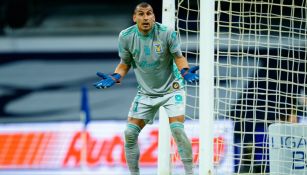 Nahuel Guzmán en partido con Tigres