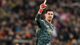 Thibaut Courtois durante un duelo con el Real Madrid 