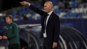 Zinedine Zidane dirigiendo un partido del Real Madrid