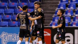 Jugadores de Léon celebran gol vs Puebla