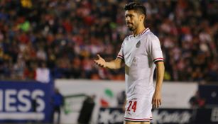 Oribe Peralta jugando en Chivas