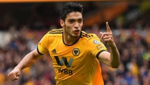 Raúl Jiménez festeja un gol con Wolves 