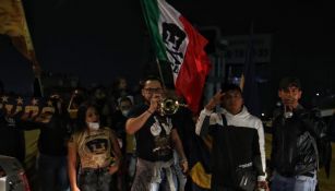 La Rebel apoyando previo al partido vs Cruz Azul