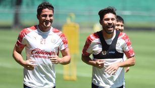 Hiram Mier y Oribe Peralta en un entrenamiento en Verde Valle 